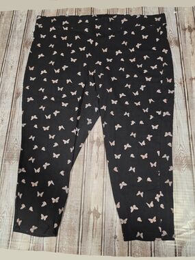 Torrid Black Capri Leggings With Butterfly Print Size 4